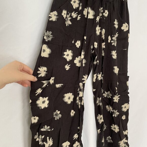 Urban Outfitters XS Black Floral Patterned Relaxed Fit Pants With Pockets - Picture 2 of 9